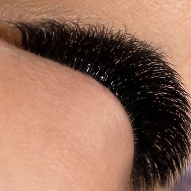 “You can’t wear mega volume because your lashes are weak.”
Says who? 👀

This is one of the biggest myths in the lash industry.

Having sparse, gappy or fine natural lashes does NOT automatically mean you can’t wear mega volume. In fact… sometimes mega volume is exactly what gives you the most beautiful result.

The real issue is not the style.
It’s the application.

Mega volume done incorrectly — too heavy, poor isolation, bad mapping — yes, that can cause damage.

But mega volume done properly?
With correct fan weight, proper distribution, and clean attachment?

It should NOT damage your natural lashes.

And this is exactly why technique and product choice matter so much.

At Posh Deluxe, we use some of the thinnest lash fibres in the market to create beautiful, fluffy, and safe mega volume sets — so we can build density without overloading your natural lashes.

More density doesn’t always mean more weight.

It means smarter weight.

And here’s something people don’t talk about enough:

When you have gaps or weak-looking lashes, mega volume can actually camouflage those gaps better than classic or light volume. Because we’re working with ultra-fine fibres, we can create fullness while still protecting lash health.

And retention?
Mega volume often holds beautifully because of the multiple bonding points when applied correctly.

Now let’s talk about serum.

Yes, using a lash serum while wearing extensions is great if you want to improve your natural lash condition. I always recommend it.

But it’s not mandatory.

Not using serum doesn’t mean you “can’t” wear mega volume. It simply means your natural lashes will stay in their current condition — not magically get worse because you chose mega.

The truth?

Mega volume is not the enemy.
Bad technique is.

If your lash artist understands weight calculation, fan balance, isolation, and lash health — you’d be surprised how amazing mega volume can look even on sparse lashes.

Stop limiting your options because of myths.

The right technique changes everything.

#PoshDeluxe #PerthLashes #MegaVolumeLashExtensions #PerthBeautySalon #VolumeLashesPerth