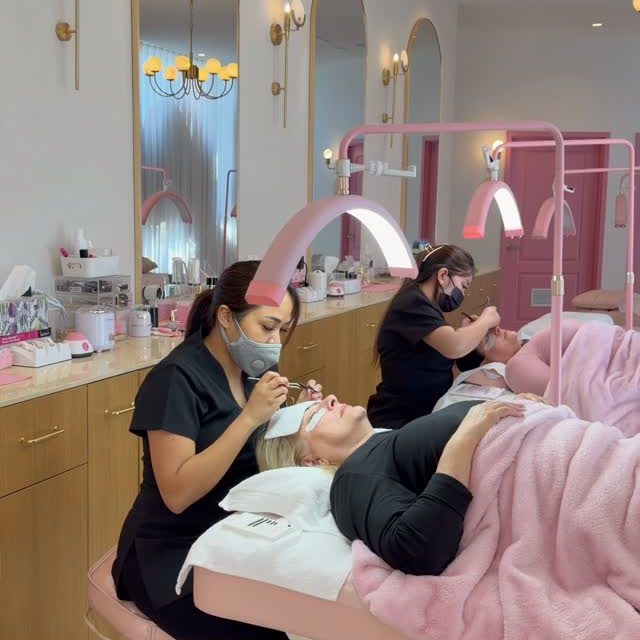 Mother’s Day moments like this are so special 🥹🤍
Yesterday we had the opportunity to do a beautiful mother & daughter lash and brow appointment together ✨
What makes it even more special is that all 3 sisters also come to Posh Deluxe for their beauty appointments 🥹
Seeing this beautiful mumma and her daughters spend time together, laugh together, and create memories inside our salon honestly means so much to us.
We feel so lucky to have the opportunity to serve such a beautiful family and be part of these little bonding moments 🤍
Happy Mother’s Day to all the amazing mums out there ✨
#MothersDay #PerthLashes #PerthBrows #LashesAndBrows #PerthBeautySalon