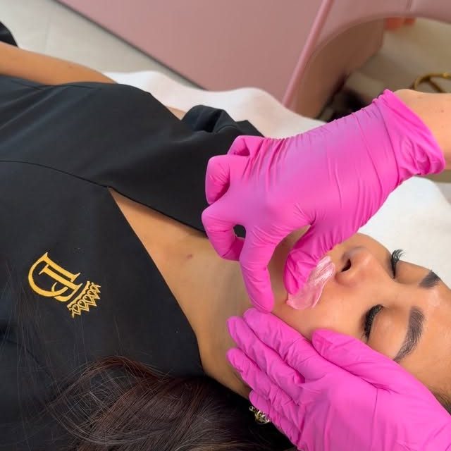 Jeeez!!! This is what we do to people?!
#perthbeautysalon #perthwaxing #lipwaxing #browwaxing #perthsalons