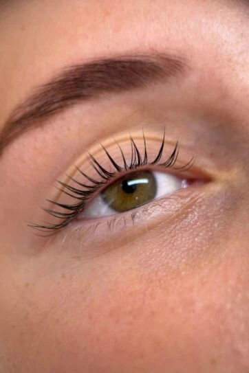 Keratin lash lifts that enhance your natural lashes for a longer.
